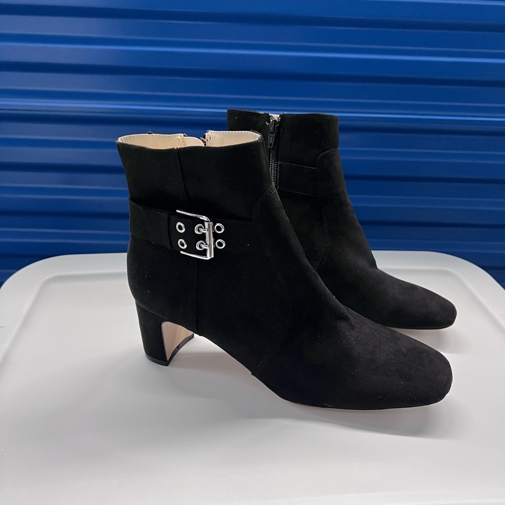 H&M Black Ankle Booties with Block Heel and Timeless Design